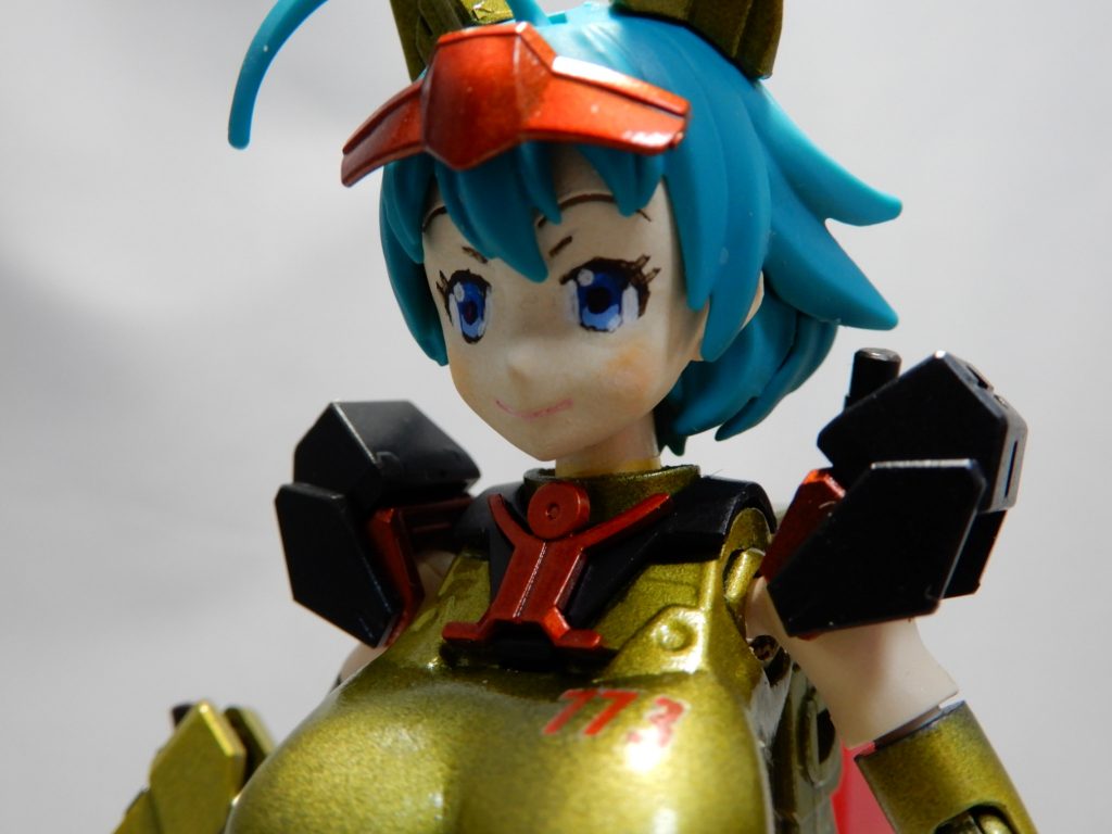 顔は1度パテで埋め、描き直しました。