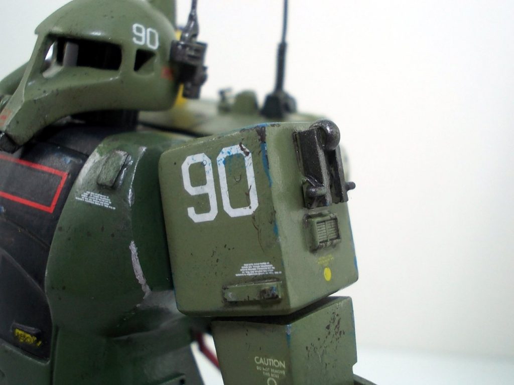 肩には多目的ラッチ的な物を付けてみました