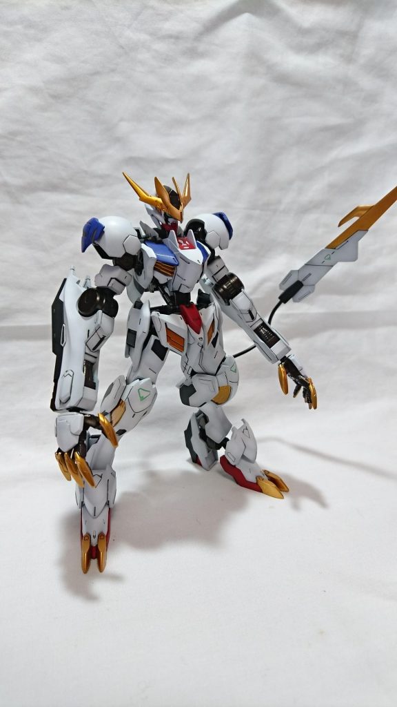 イエロー部はゴールドにアレンジ。
ハイレゾのバルバトスを参考にしたのと、単純にイエローは隠蔽力の低い色なので・・・