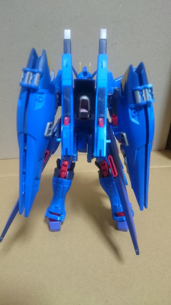 バック
片方のビーム砲だけ色が薄くなったのは申し訳ない…(ムラとか出るのを恐れて塗らなかった)