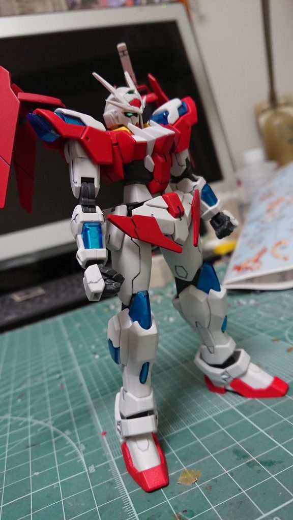 下から見上げる角度で