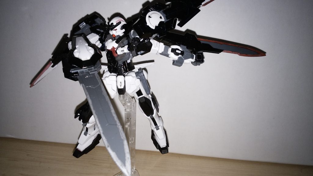 主な近接戦闘は両腕のGNソードかプロトGNソードを使用、高機動と手数で圧倒する