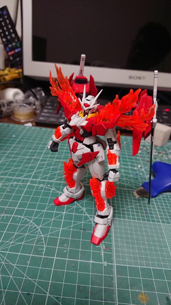 本機の特徴はトランザム使用時に粒子が炎に変質し各部クリアパーツから発生する。