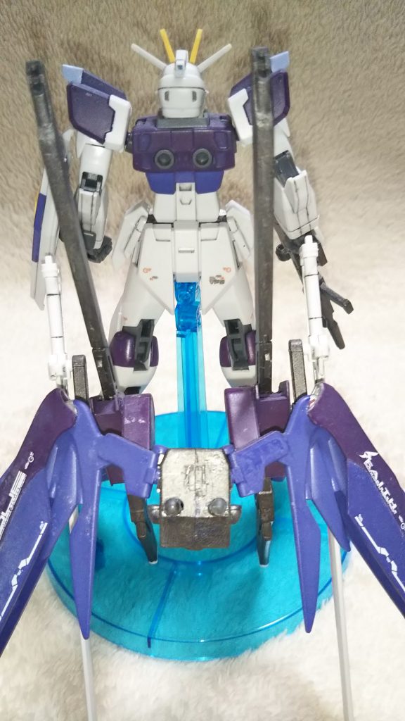 【バックショット２】
デスティニーシルエットの接合部は、元のFGの突起を切り落として、新規に軸を設置しました。