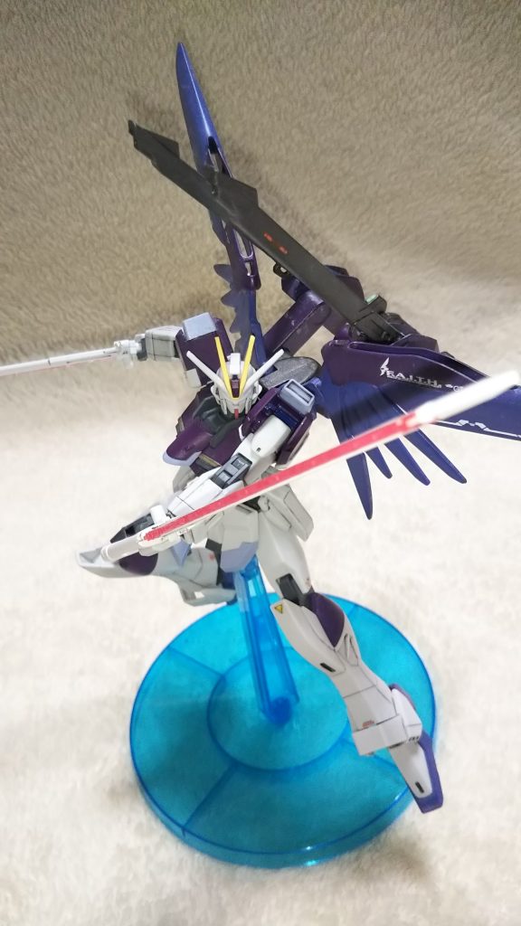 【ポーズ２】
エクスカリバーを振り回す勇姿はカッコいい…。