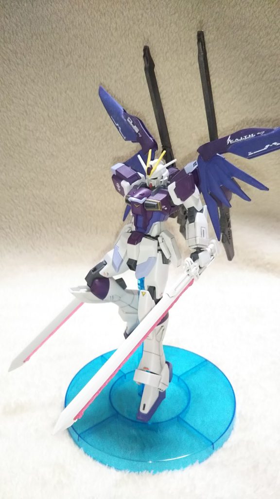 【ポーズ１】
エクスカリバー、やはり絵になりますね。