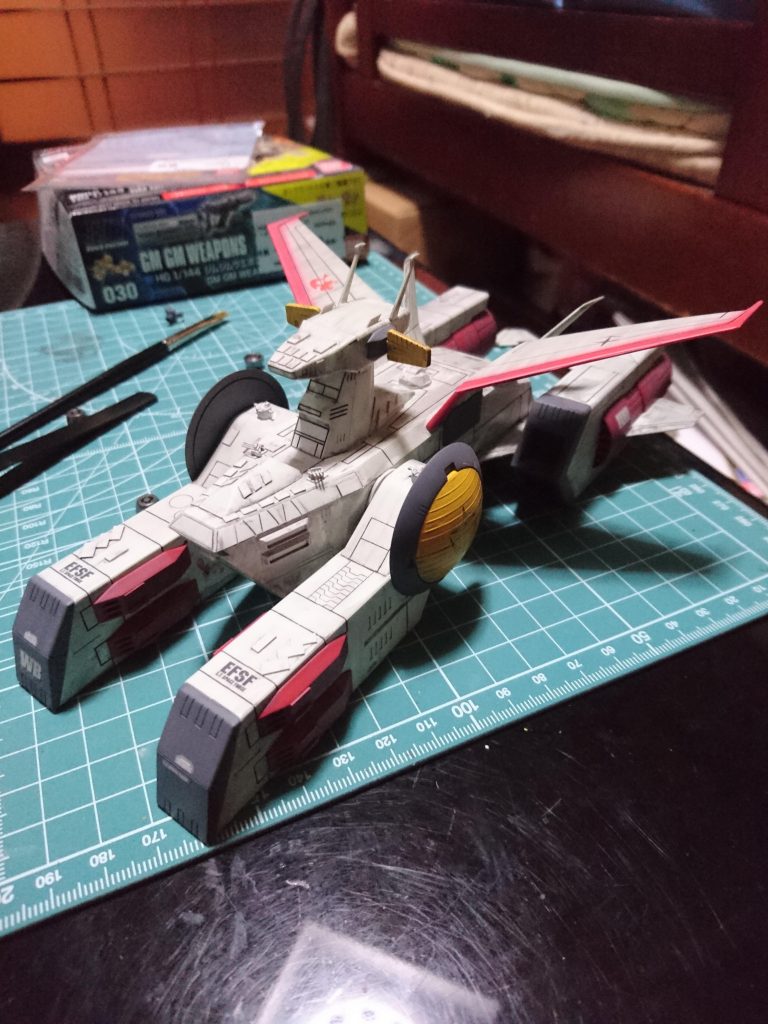 白はグランプリホワイトを使って若干くすんだような色味をしてます。エナメルグレーのウォッシングをするだけで格段にかっこよくなります