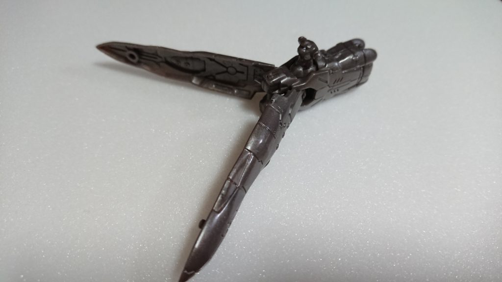 ゲート処理して素組み。ガンメタ仕様の方でパーツは6個だけ。