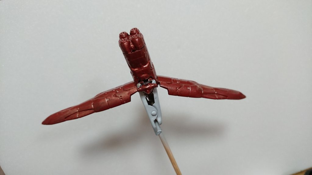 とりあえず好みのカラーにベースを塗ります。
メタリックレッドをベースに他の色を数種類混ぜております。