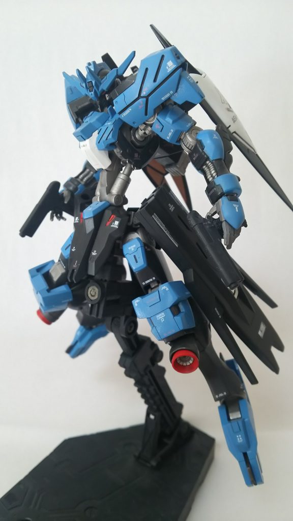 モビルワーカーからハンドガンを新造、ネオジムで専用の平手に保持させてます。