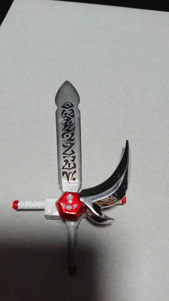 星珠の太刀
LEGENDＢＢサイズに合わせて大型化し文字はタトゥーシールで製作しました。
劉備ガンダムの剣3本を組み合わせて製作しています。