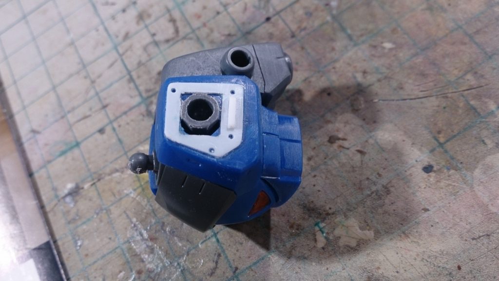 【脇部・胸部】
①脇部の合わせ目消し
②脇下モールド板追加加工
③脇下モールド板に凸モールド追加