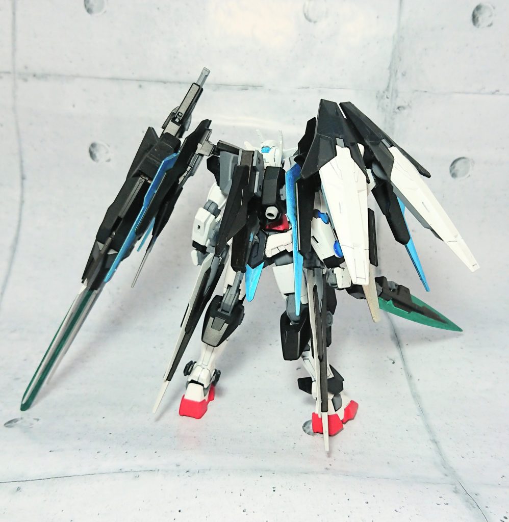 こちらは機体の後ろ姿。
背中にはHi-νのスタビライザーが付いてます。