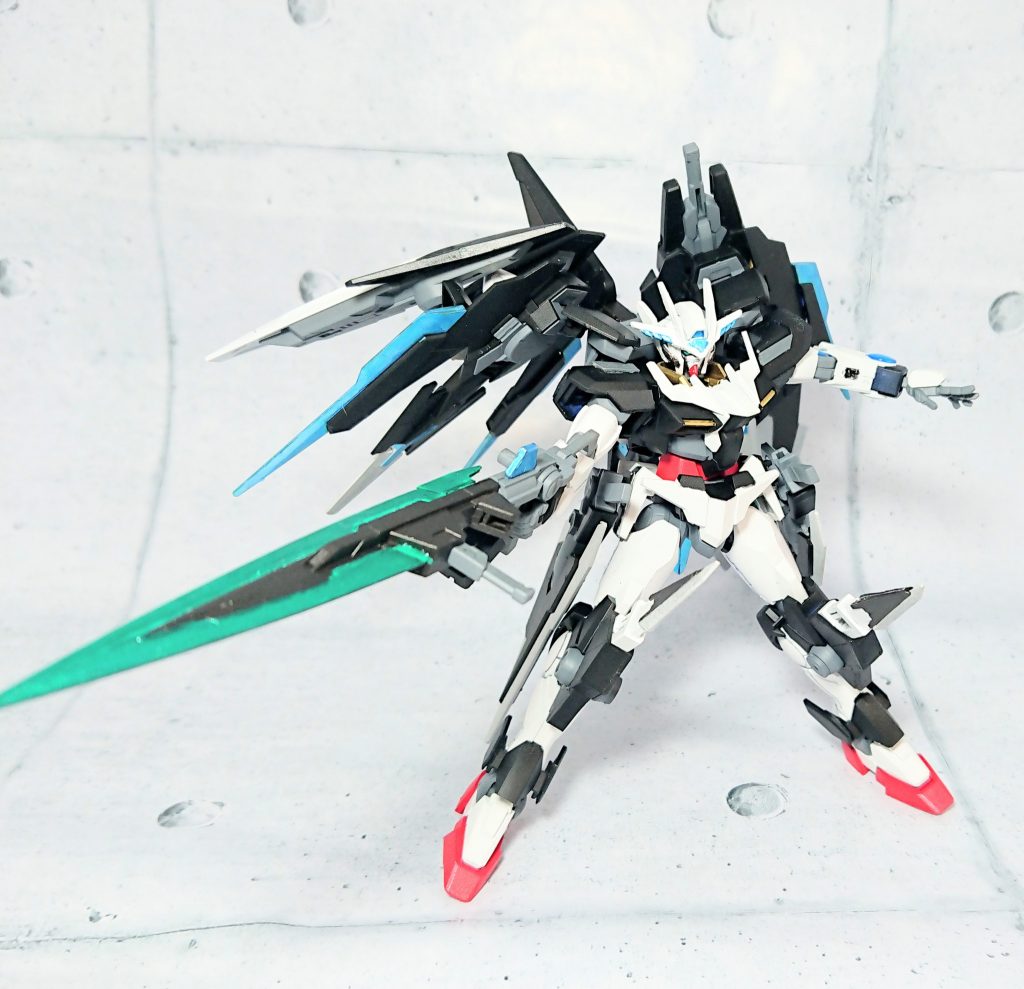 GNヴァリアブルセイバー
GNソードⅡロングをベースに改造した武装。
主に中距離から遠距離の射撃を得意とし刀身を熱変換クリスタルに変更、攻撃的な武装に仕上げている。