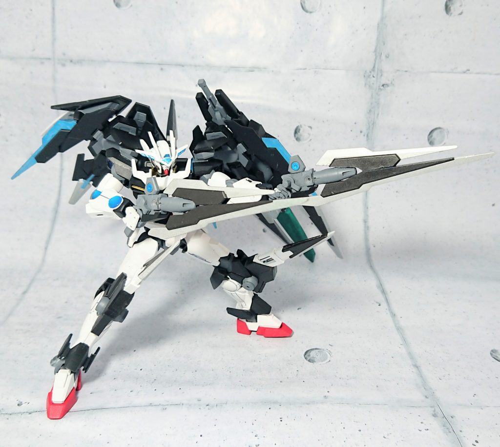 GNマシンブレイド×2
GNソードVをベースに改造した武装。
刀身を短くし、連射制度をあげて取り回しを良くし近距離乱戦向きにした武装。