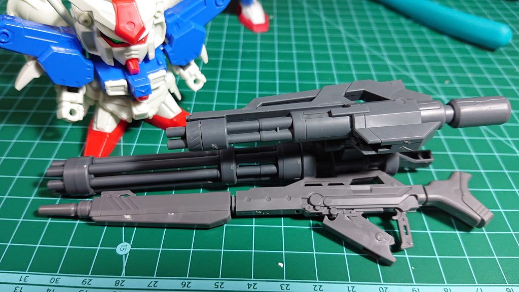 ごっつい機体にはでっかい武器を持たせたいんや!
てな訳でBB戦士オリジナル(でた!)ハイメガトリングランチャーを作って見ました!
世界観無視のちゅうにー病です\(^_^)/