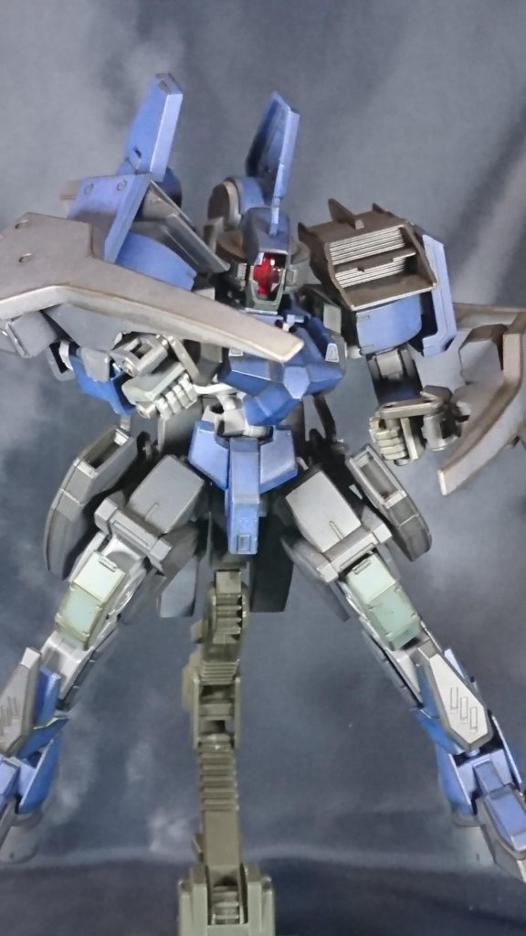 鉄血武器セットの大型ランドメイスをシールドにして両腕に装備してます