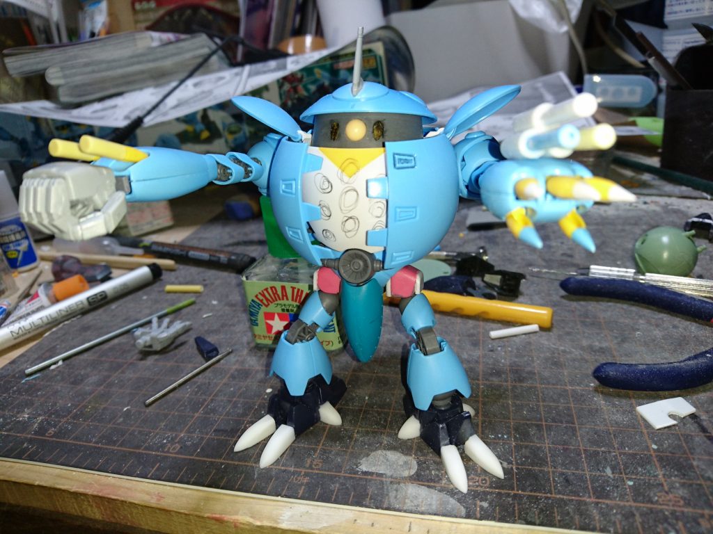 迷走中の画像で、爪を切ってランナーを接着剤でくっつけてとがらせました