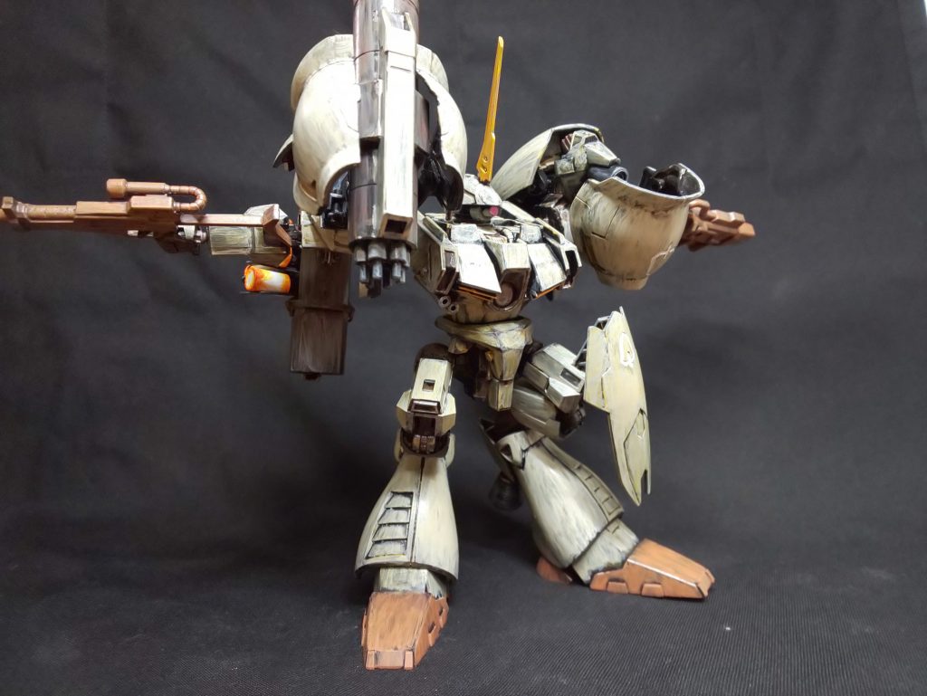 やりたかったことその2
武器腕

某ゲームの某武器腕の再現をしつつデザインはオーバードしてみました
右肩を開いて砲身を出して、後ろにあった砲の後部と連結
左肩は中からカメラを引き出しつつ、後ろにある放熱機構のようなものをたてて変形です