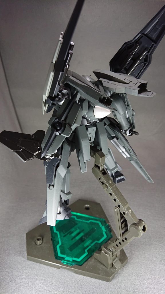 自分の中では高機動で敵に接近し一撃を浴びせていく機体という設定です!