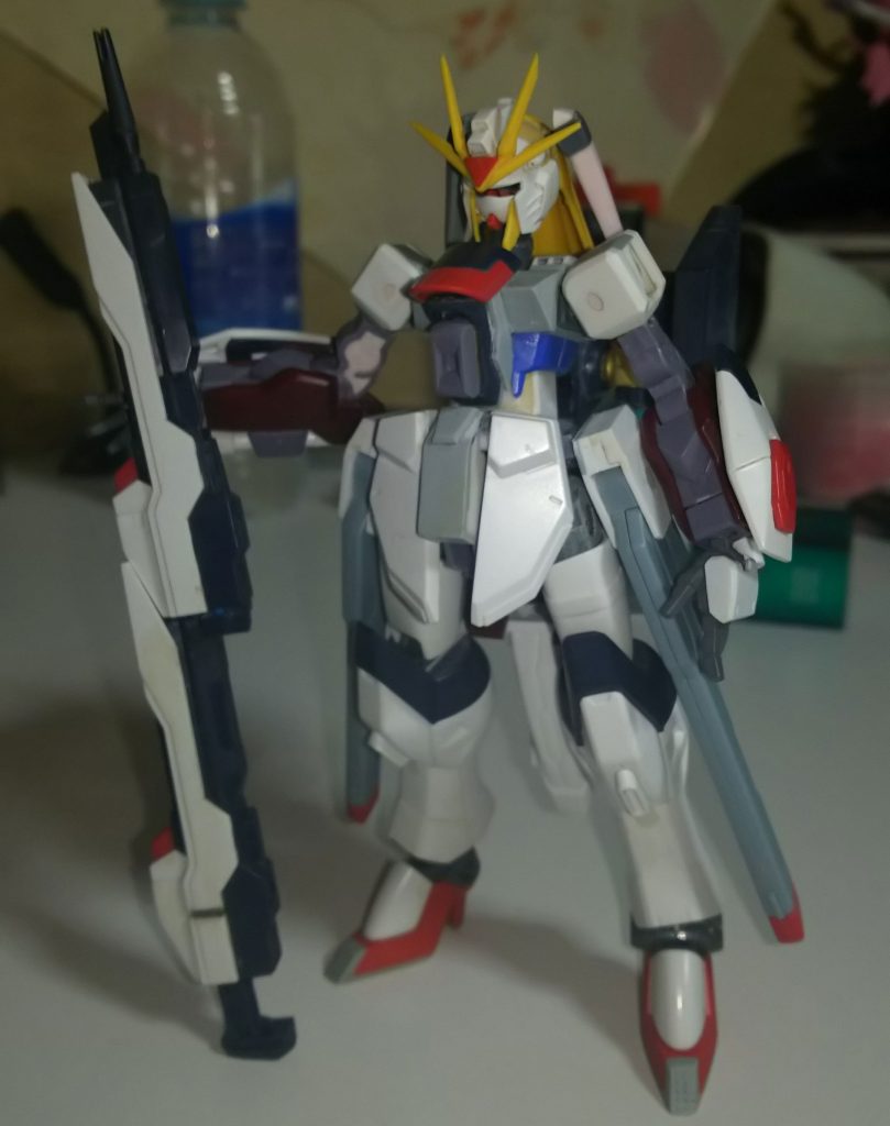 制作初期の頃、この時はまだレールガンが腰についてました。