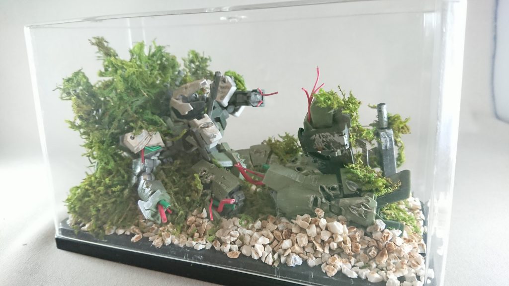 クリアケースを土台に使用して、ケース内に収まるように作成してるので、ケースのオンオフを選べます。