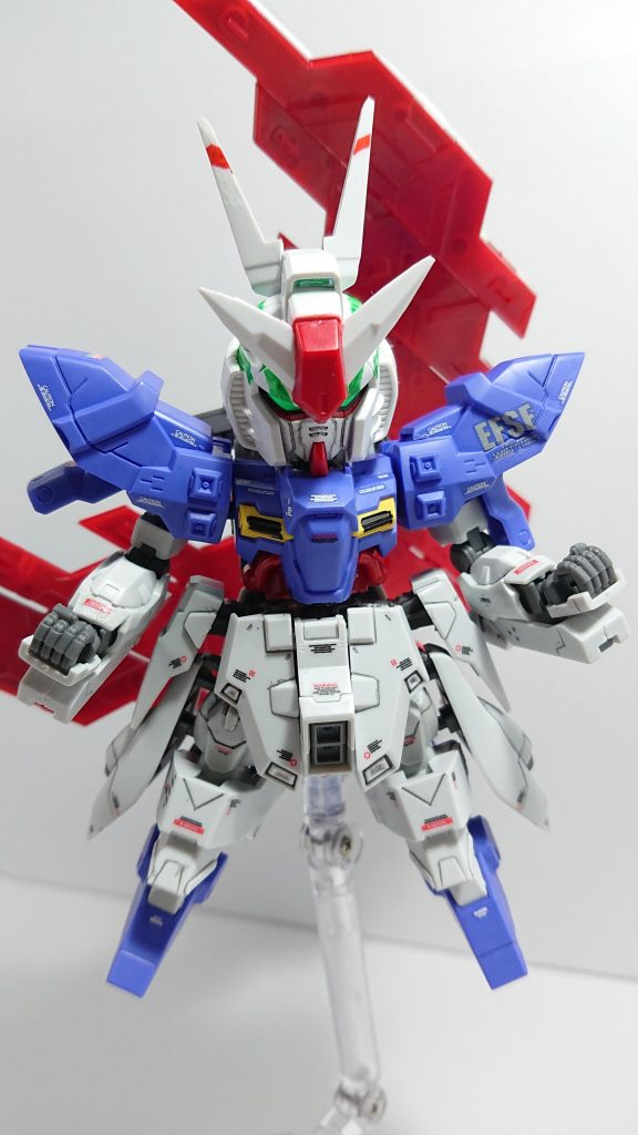 使用したガンプラ
HGUC ムーンガンダム
SDEX デスティニーガンダム
SDEX ストライクフリーダムガンダム
たぶん頭以外はなかなかいいできではないでしょうか!塗装技術がないためガンダムマーカーで塗り塗りしました。