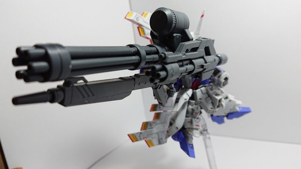 以前のアヴァランチエクシアダッシュから拝借しましたハイメガトリングランチャー!(笑)
見えねぇw