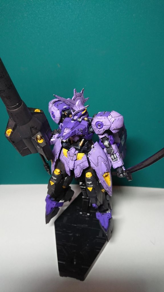 武器装備。
ランスが大きすぎて入りきらない……