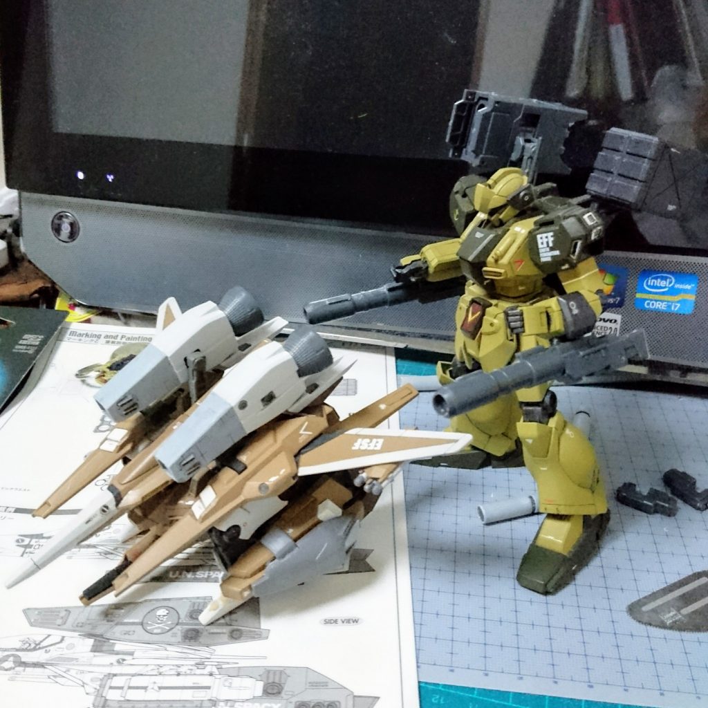 スタークジェガンの足装甲とメガライドランチャーの一部を延長してます。反応弾は6mmプラパイプを目分量の長さで。