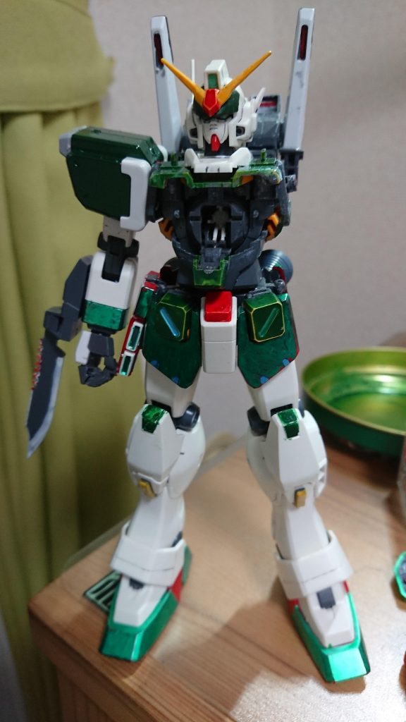 胴体の装甲を外して、、、、。