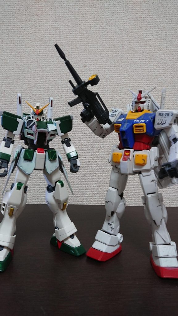 ガンダムと並べるとこんな感じ。
小さい、、。