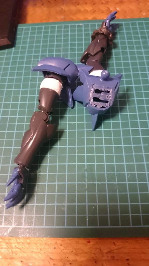 肩にはアクセサリーのファーをつけました