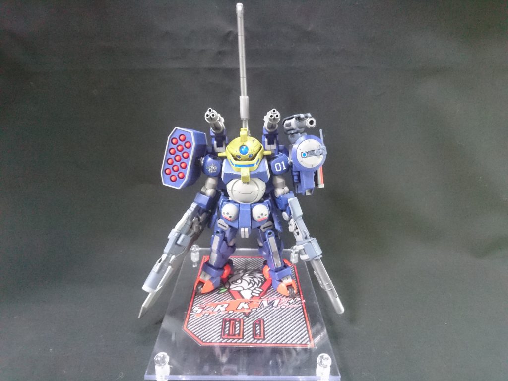 兵装
右腕：マルチランチャー
左腕：グレネードランチャー
右肩：マイクロミサイル
左肩：小型レドーム、ロケット砲
バックパック：ガトリングガンx2、滑空砲