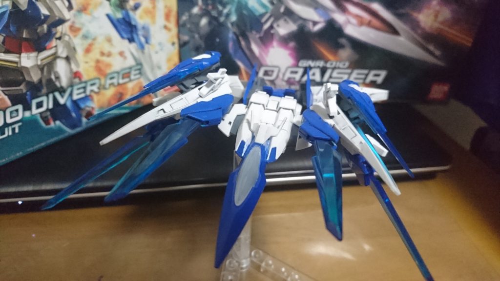 SEED、ダブルオー世代的に支援機はいいですね～
ビルドダイバーズが始まったときから、こういう機体が出たらいいなぁと思っていたんですよ
まあ・・出ませんでしたけど（笑）

さて、この機体がオーライザーの改造機ということは・・