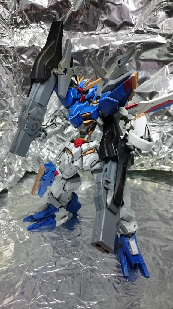 クラスターガンダムのキットで何処にマウントするのか?どこを接続してヴェスバーになるのか?と酷く想像力を掻き立てるメガビームバズーカは肩とサイドスカートに接続できるようにしてます