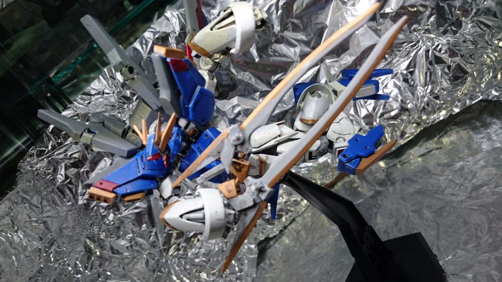 ナノラミネートソードは合体して共振。触れずともナノラミネート装甲を破壊できる諸刃の剣になります。
デジモンの究極戦神王龍剣をイメージしてます