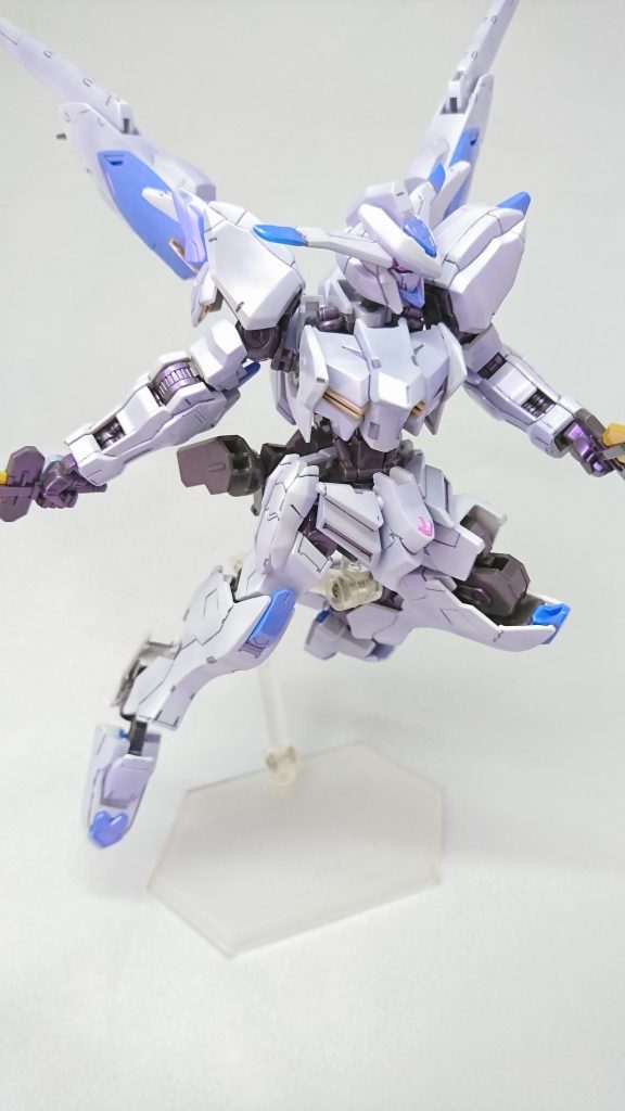 よく動く良キットなんですが、動かすと塗装が…