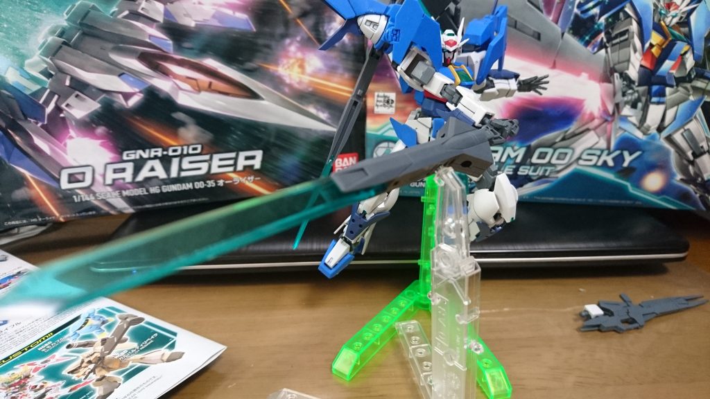 「GNスカイブラスター、ソードモード!」
技術不足で再現できていませんが側面からもムラマサブラスター同様にサーベル刃を発生可能な脳内設定です。
ただ、この武装が真価を発揮するのはまだ先の話…。