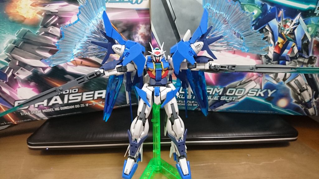 正面
コンセプトはビルドダイバーズ版ダブルオーライザーです
自分がダブルオースカイに欲しかったものを詰め込んだらかなり派手になりました(笑)