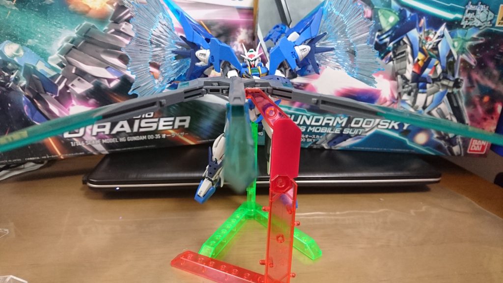 リク「ビルドダイバーズの・・力だぁぁっ!!」
的な感じで劇場版のクアンタのようにライザーソードを放つ感じですかね
やっぱりダブルオースカイにはオーライザーとこういう武器が欲しいなぁと思い、好き勝手盛り込んだ結果、個人的にはよくまとまったんじゃないかなと思います
12月には通常カラーのHWSも出るのでそれに合わせてまた手を加えて行きたいと思います。
閲覧ありがとうございました。