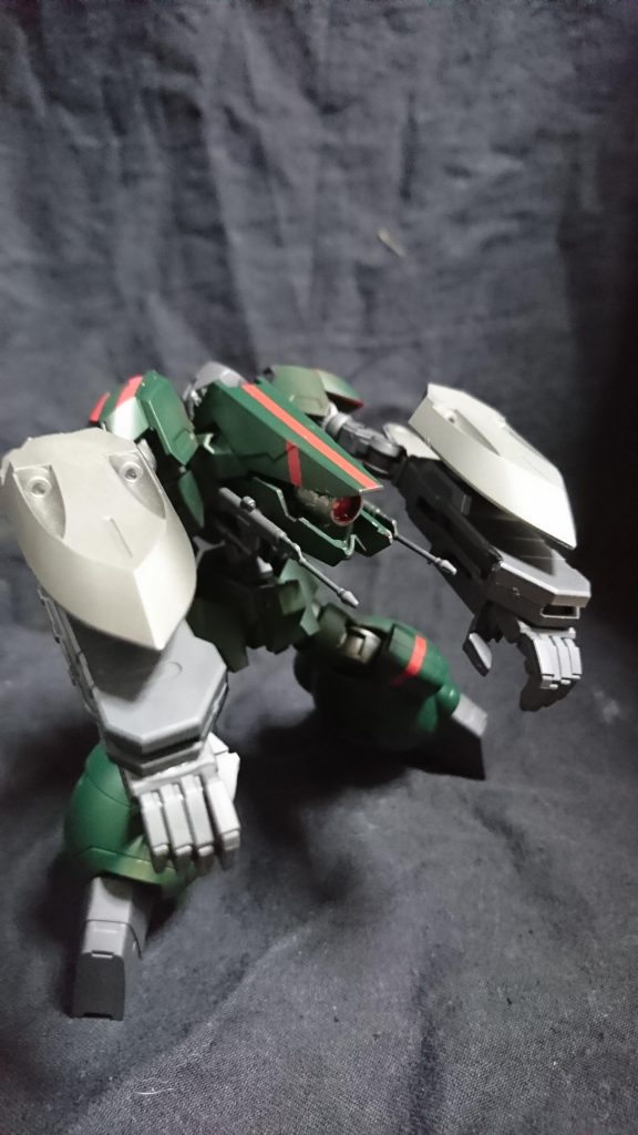 シールドガン
実弾兵器兼シールド、牽制程度にしか使えないが障害物を壊すのにはちょうどいい威力シールドは強度は高い