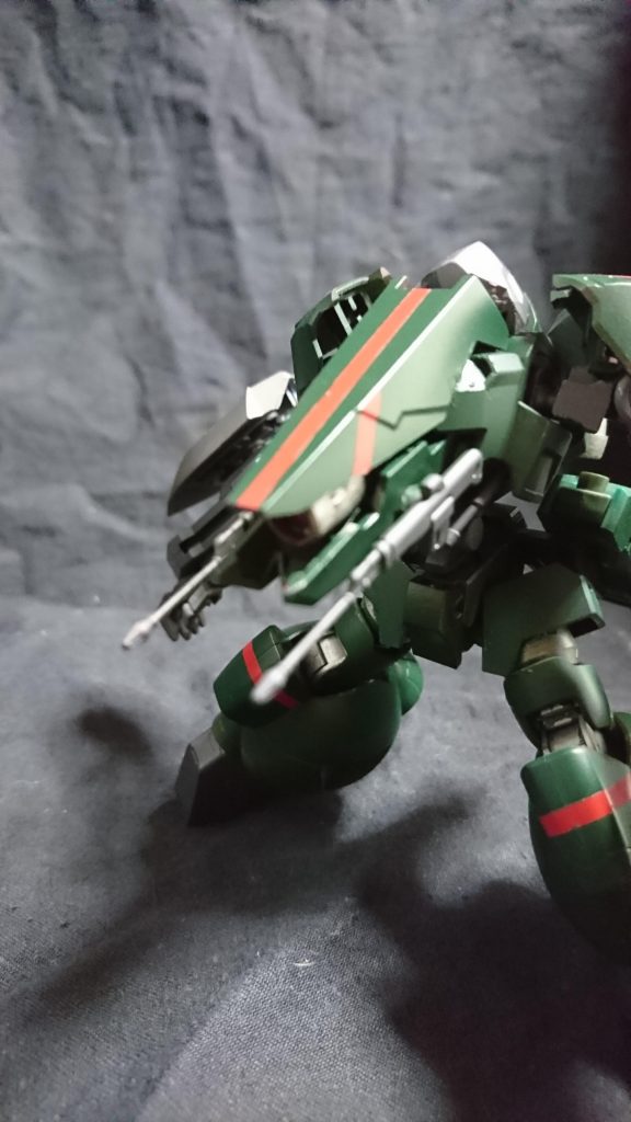 機銃
牽制と威嚇射撃の使用やモビルワーカーを撃退など取り回しがきく兵装