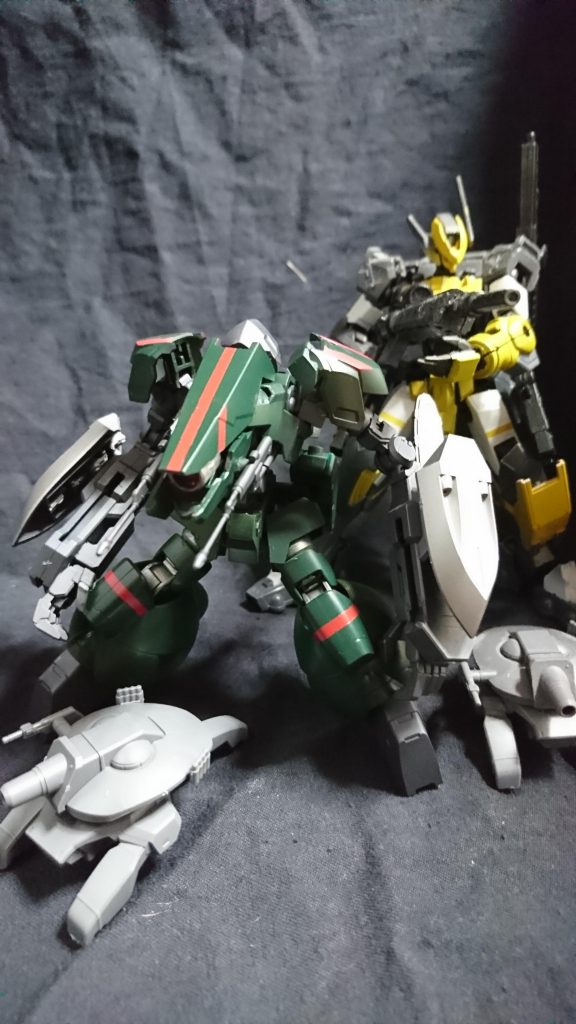 主にジャンクパーツの回収や廃コロニーの散策はドヴェルクとモビルワーカー2機とピークヘッドで編成されている