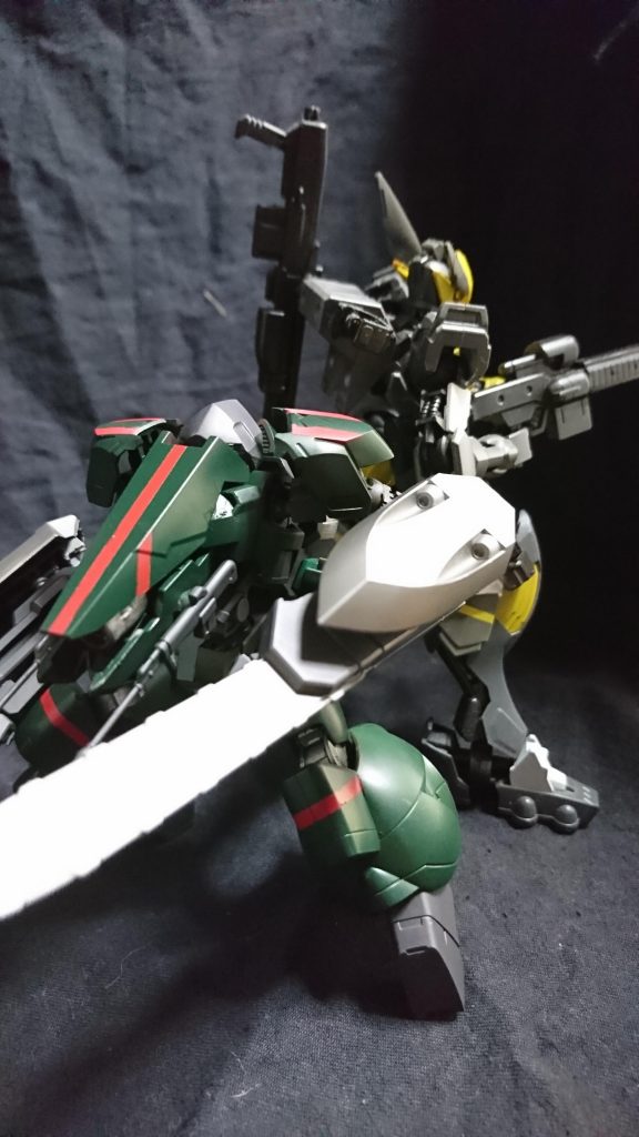 戦闘時は、モビルワーカーを逃がし2機で応戦この二人が来てから死者が出たことがない
ゲイル
「小さいナリだか甘くみるなよぉ!」
ペッカー
「前に出過ぎないでね間違えて
 撃っちゃうから……」
ゲイル
「本当に撃つなよ!?」