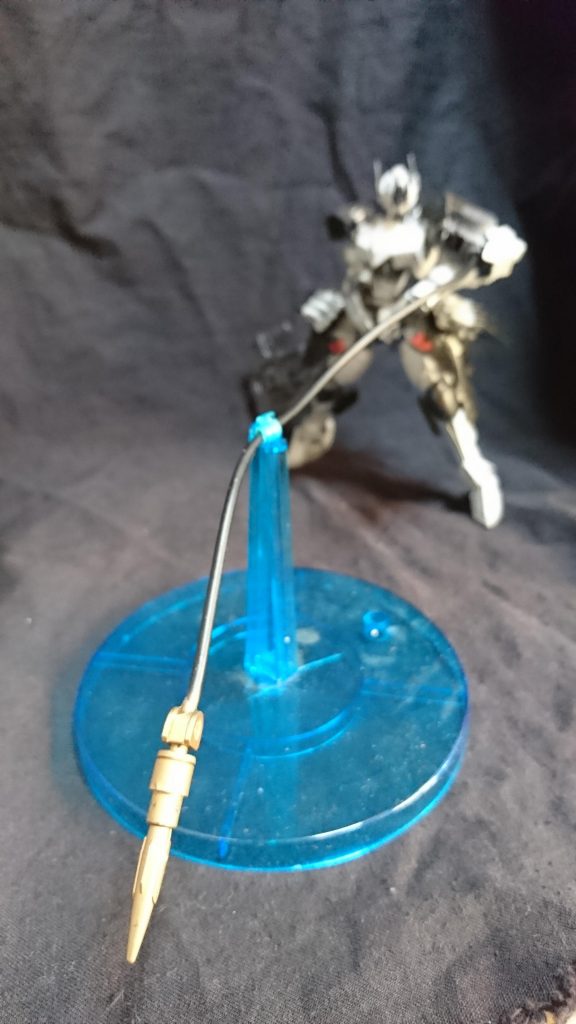 アンカーバンカー
パイルバンカーにワイヤーユニットを組み込んだ代物通常のパイルバンカーとして使用可能
敵を貫き引き寄せ叩く遠近両方特化している武装オリバー曰くかなり手の込んだ代物であり希少金属を使用したため出費が高いといっていたそうだ