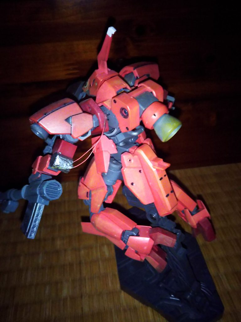 動力供給パイプを付けてるつもり