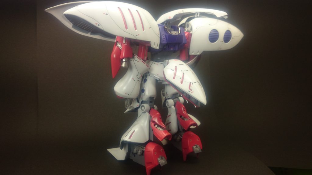 バインダーとの間にRGシナンジュの腰パーツを移植しました。もちろん、可動します。