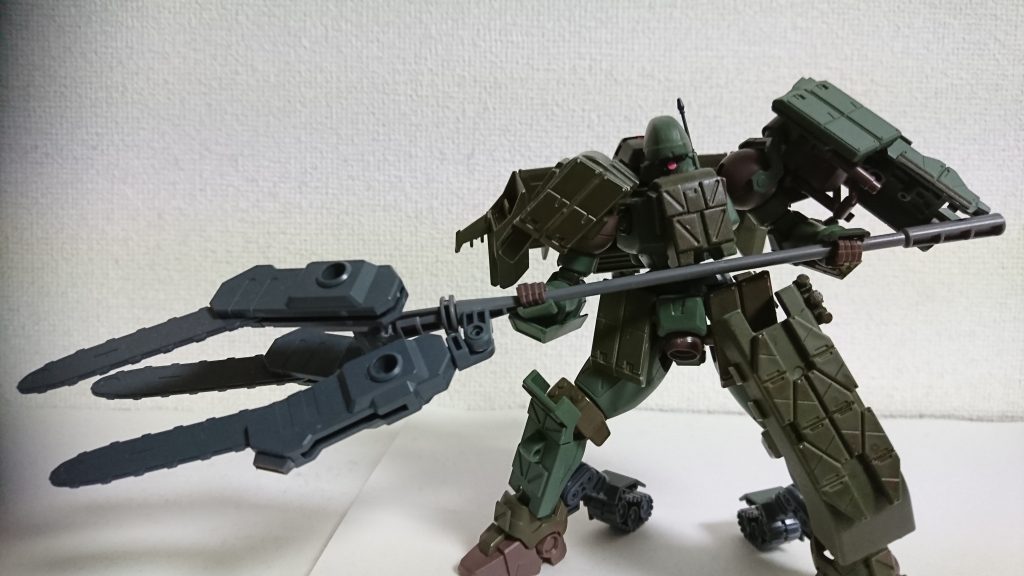 対MS用三連装可変式長柄超振動剣(グラインド・パニッシャー)

この機体用に作った対MS用大型白兵戦兵装。