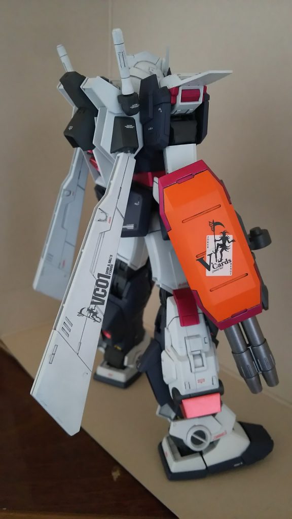 ニ連ビームキャノンのシールドは塗り分けてます。シールドの穴は埋めて、デカールを貼りやすくしました。